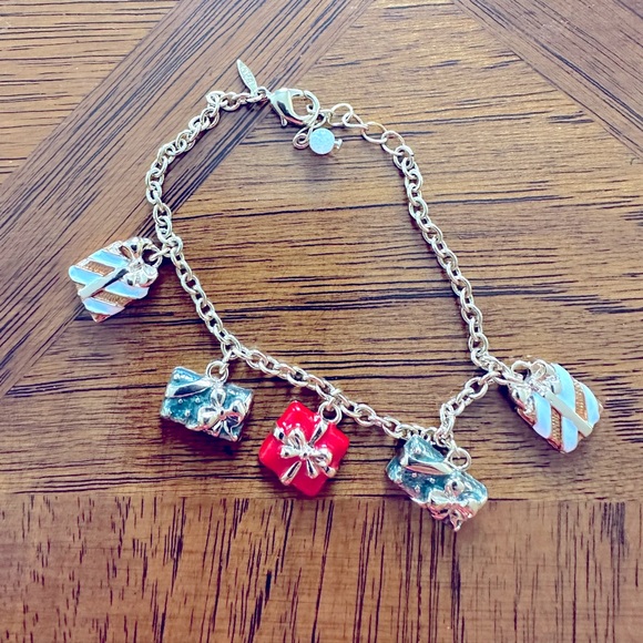 Vintage SAQ Avon Christmas ๐ Bracelet - Picture 1 of 3